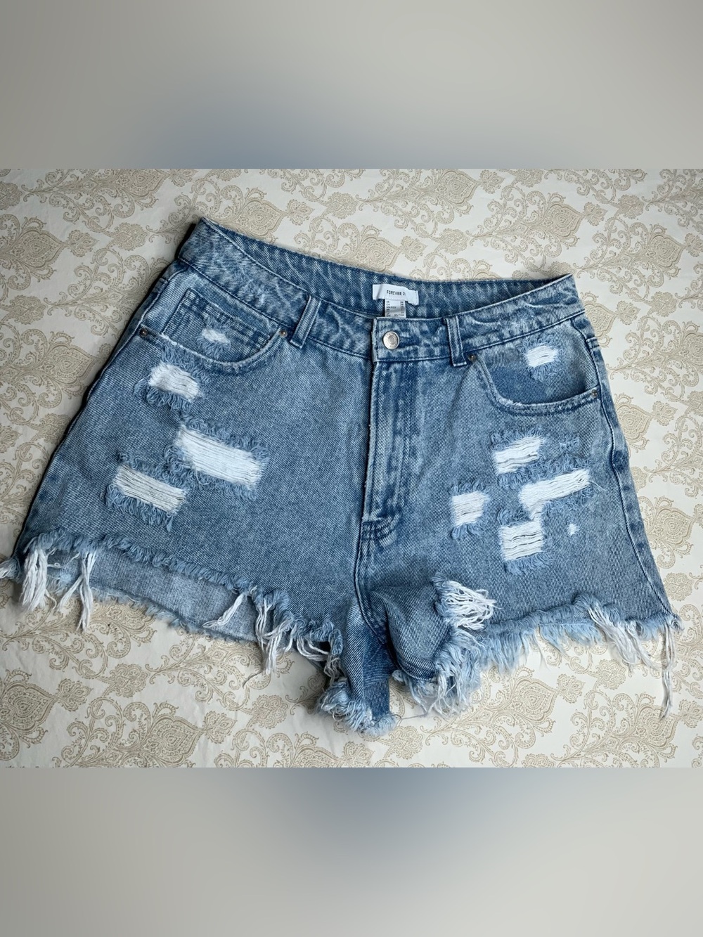 Forever 21 Women’s Light Wash Distressed High Rise Denim Shorts Size 29